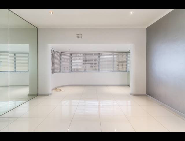 2 BEDROOM APARTMENT RENTED IN MOUILLE POINT
